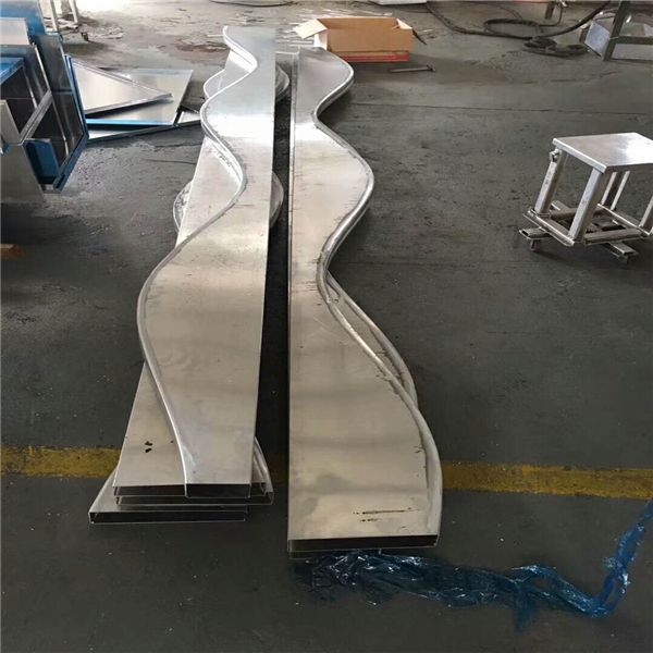 廣東金騰達(dá)弧形鋁方通波浪形鋁方通異形鋁方通吊頂 (20)