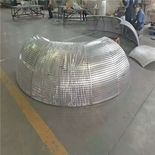 山東雙曲鋁單板廠3.0mm進(jìn)口PPG氟碳造型鋁單板 弧形雙曲鋁單板