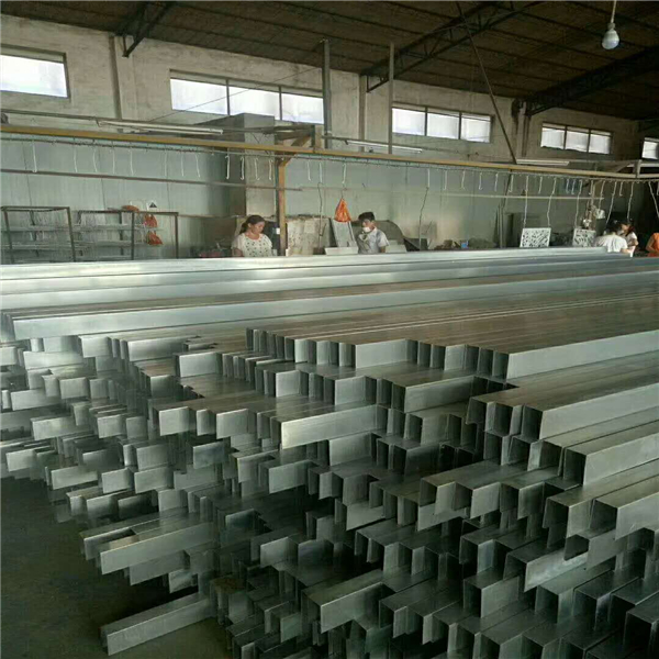 海南u型鋁方通廠u鋁方通吊頂 聚酯烤漆鋁方通廣場(chǎng)木紋鋁方通吊頂