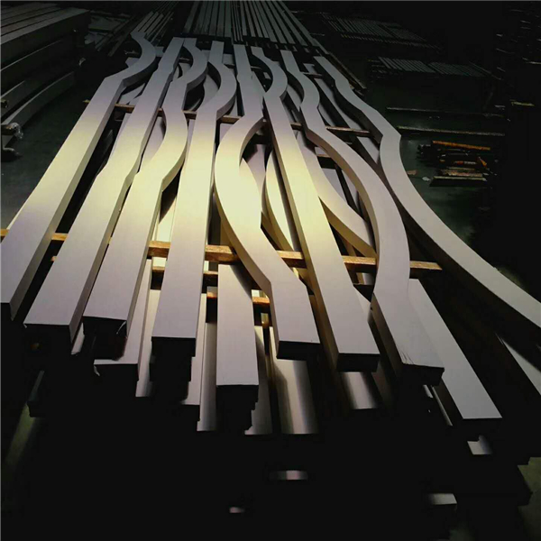 江西弧形鋁方通廠家 外墻造型鋁方通 烤漆弧形鋁方通價(jià)格