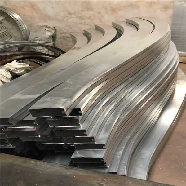 青島弧形鋁方通廠家 木紋鋁方通拉弧 波浪形鋁方通 防火防潮弧形焊接鋁方通