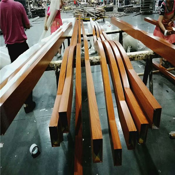 廣東鋁方通廠家異形鋁方通木紋弧形鋁方通 (5)