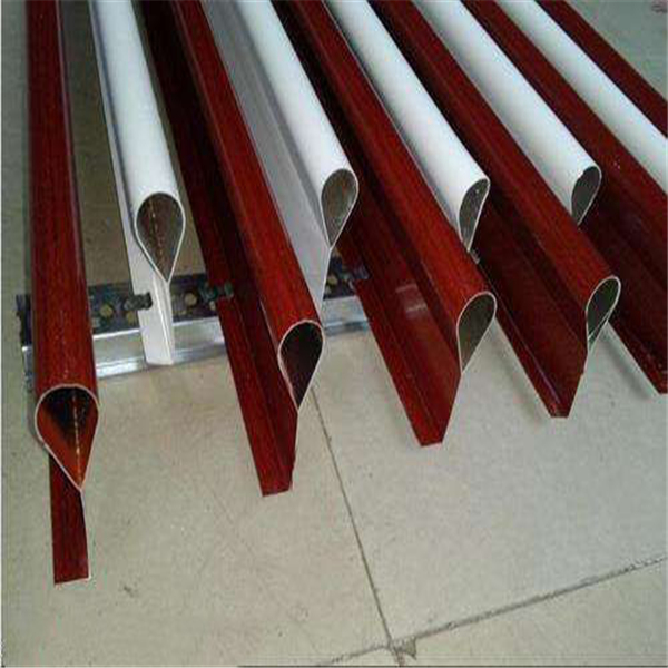 海南滴水鋁掛片廠家 木紋滴水鋁掛片 鋁掛片天花 質(zhì)優(yōu)價(jià)廉 滴水鋁掛片