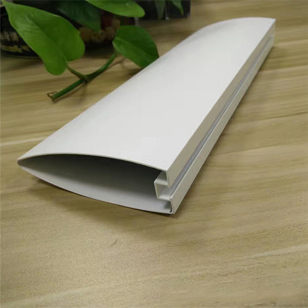 福建子彈頭鋁掛片廠家 V型扁管 鋁合金垂片天花 別克標志鋁掛片