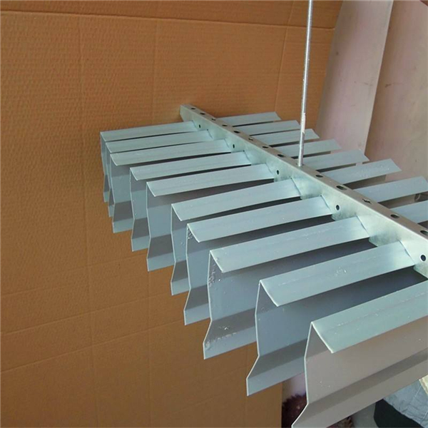 湖南鋁掛片廠家 鋁合金垂片吊頂7字掛片吊頂地鐵站白色吊頂鋁s型掛片