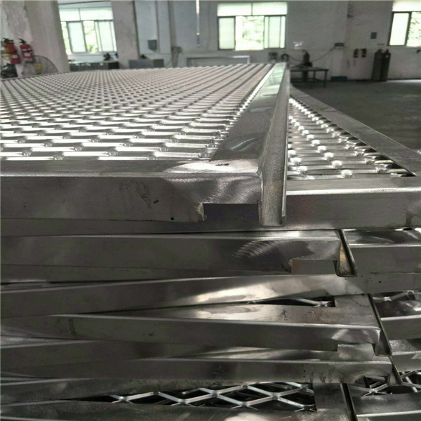 浙江網(wǎng)格天花廠家 2.5mm厚拉網(wǎng)鋁單板 氟碳拉網(wǎng)鋁天花 網(wǎng)格鋁天花板