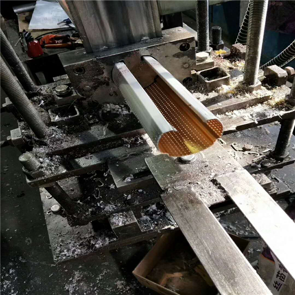 上海鋁圓通廠家 型材鋁圓管天花 氟碳鋁圓管吊頂 沖孔鋁圓管