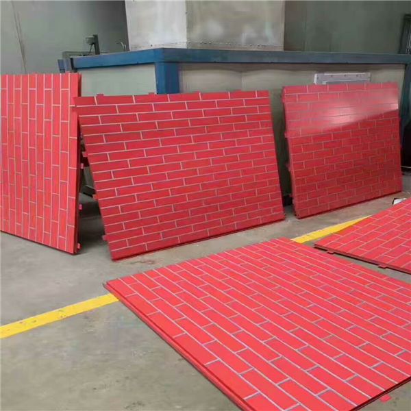 氟碳紅色長(zhǎng)城鋁單板 (3)