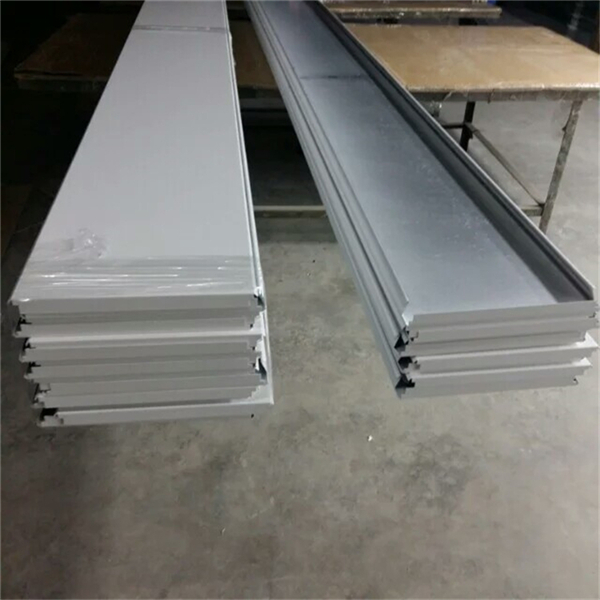 山東鋁扣板廠家 S300高邊防風(fēng)鋁條扣板 密拼條型鋁扣板 加油站專用吊頂