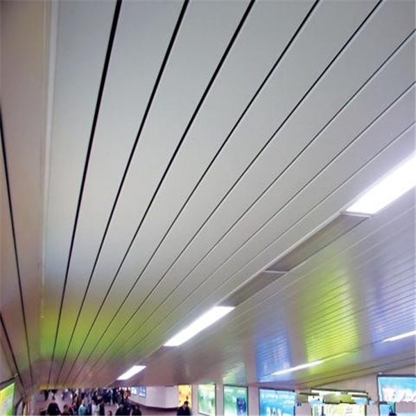 陜西鋁扣板廠家 招牌防風(fēng)鋁條扣 熱銷條扣鋁天花 c型斜邊招牌鋁扣板