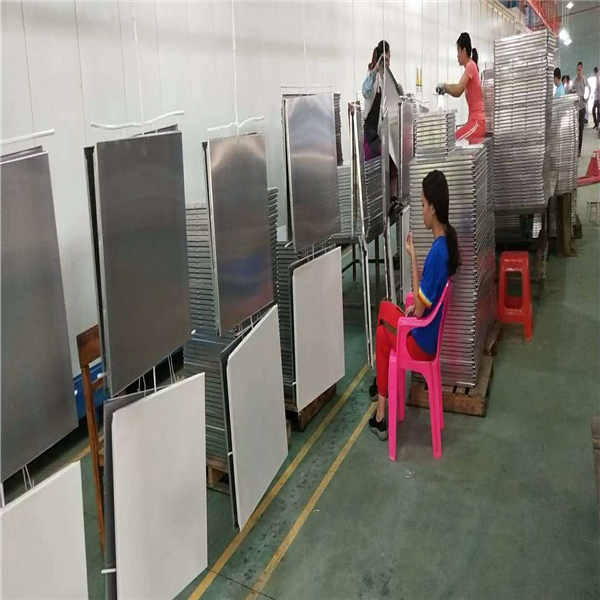 四川鋁扣板廠家 工程600鋁扣板 方型扣板 鋁天花板生產廠家