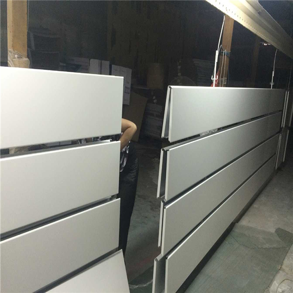 河北鋁扣板廠家 機場鋁條扣天花 鋁條扣吊頂 鋁合金長條扣