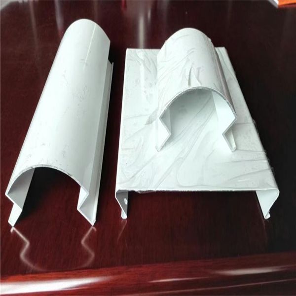 加油站白色包梁鋁單板 (1)