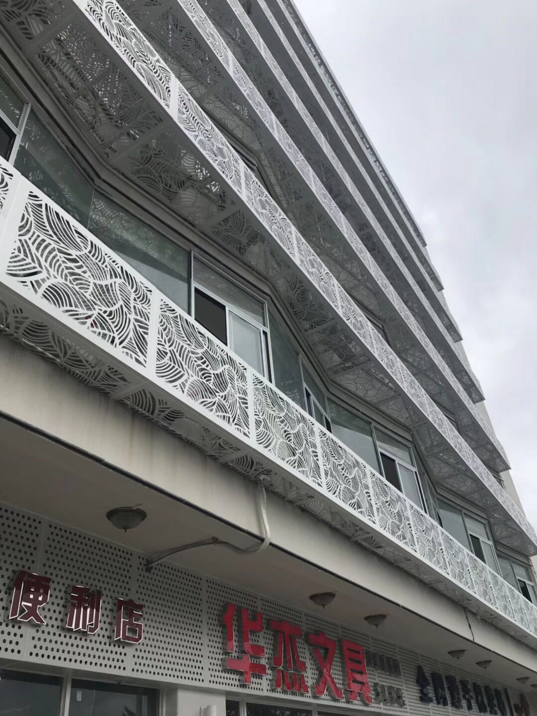 沈陽雕刻鋁單板廠3.0mm欄桿雕花鋁單板戶外鏤空鋁單板